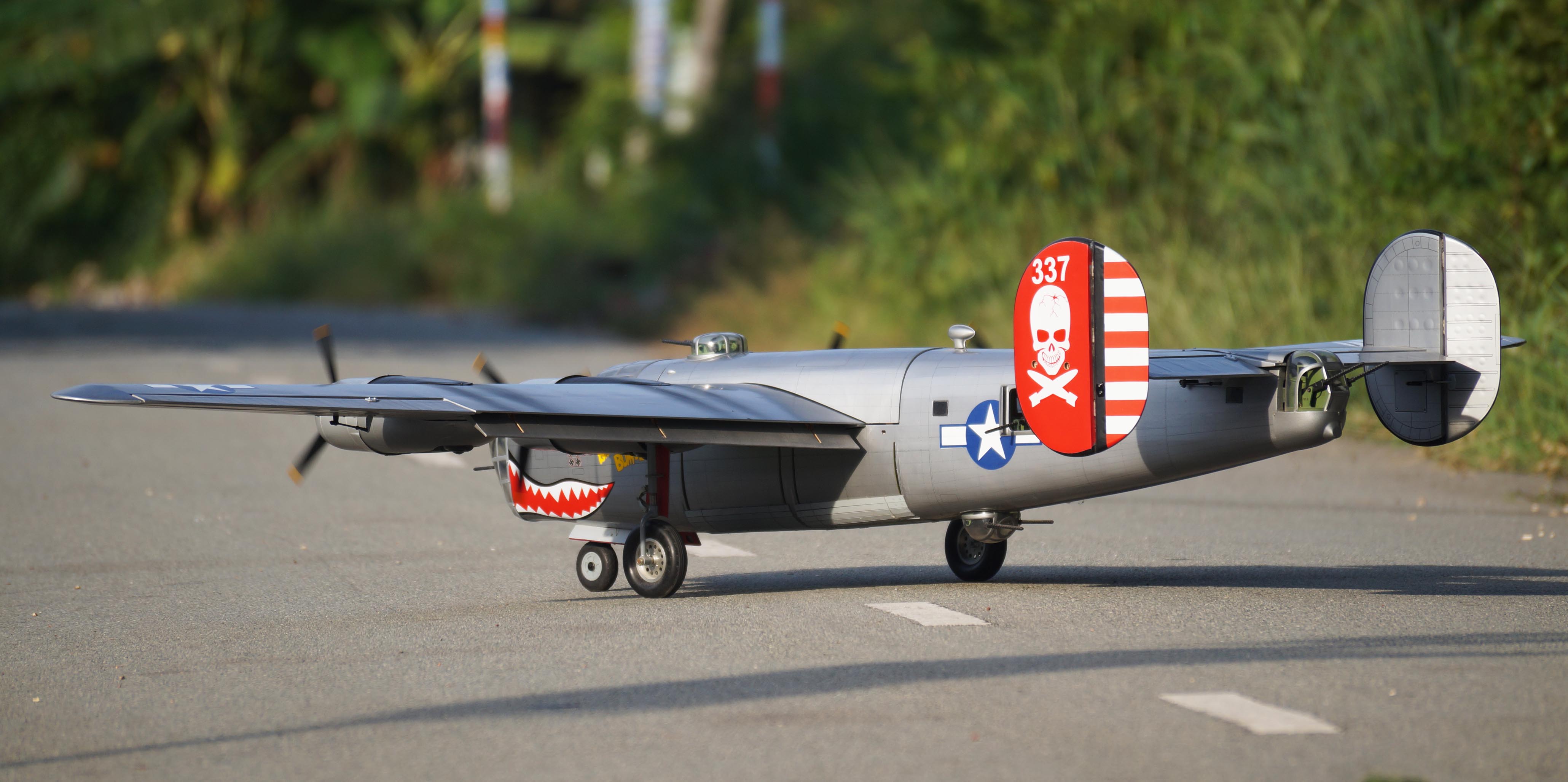 VQ Models B-24 Liberator 110in (2.8m) Wingspan ARF